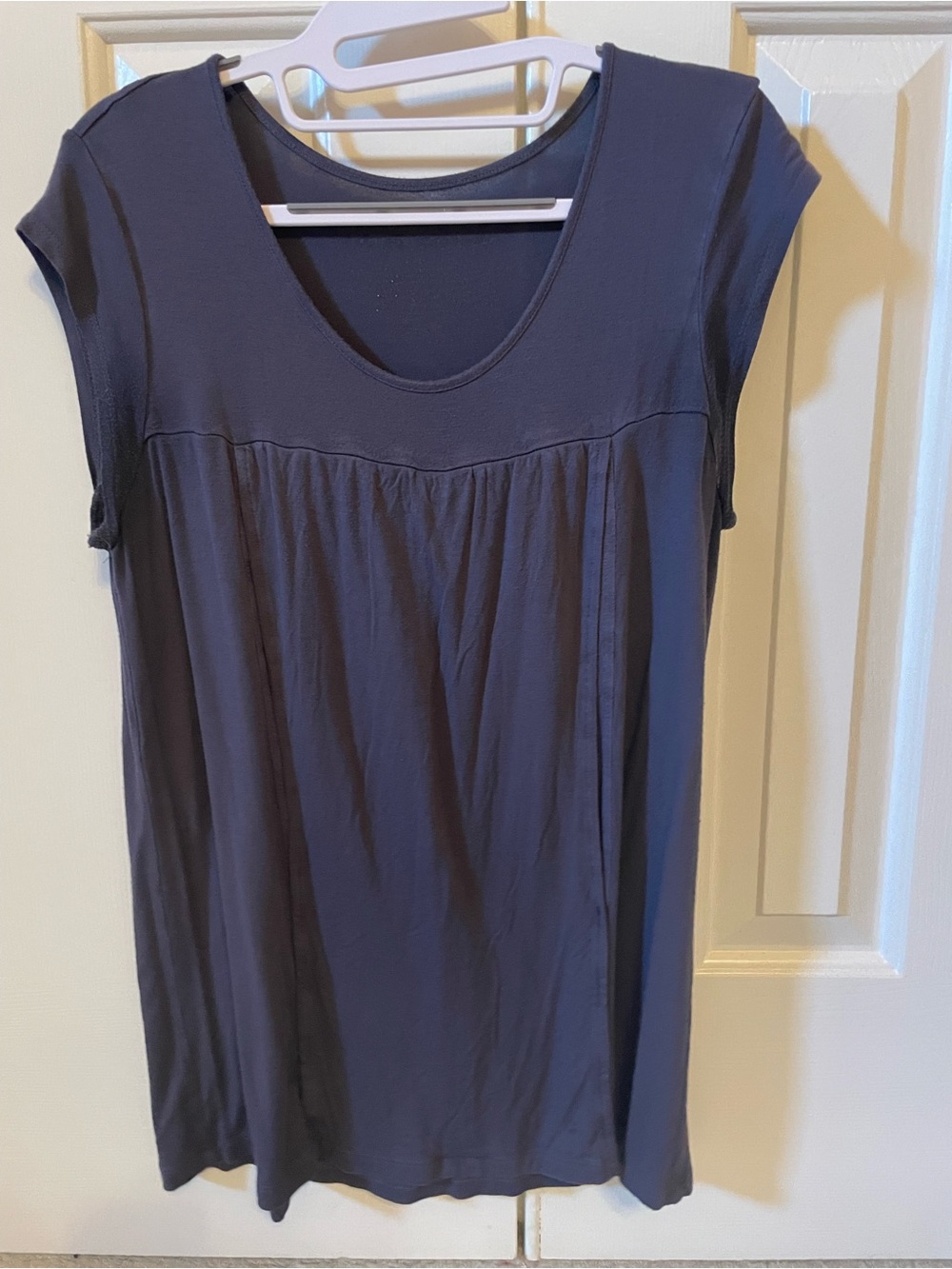 Momzelle Scoop Neck Cap Sleeve Nursing Top in Slate Gray